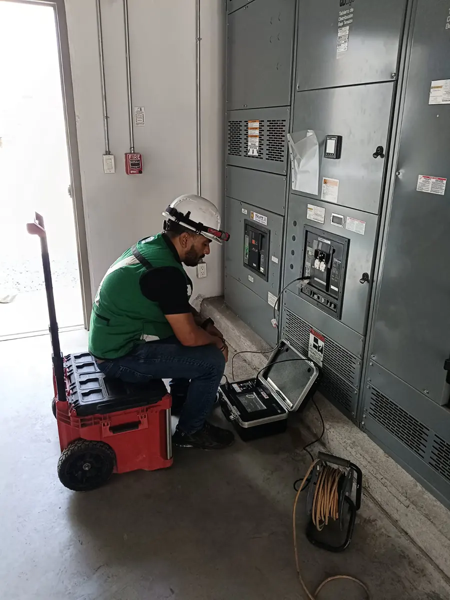 Mantenimiento preventivo en transformador industrial